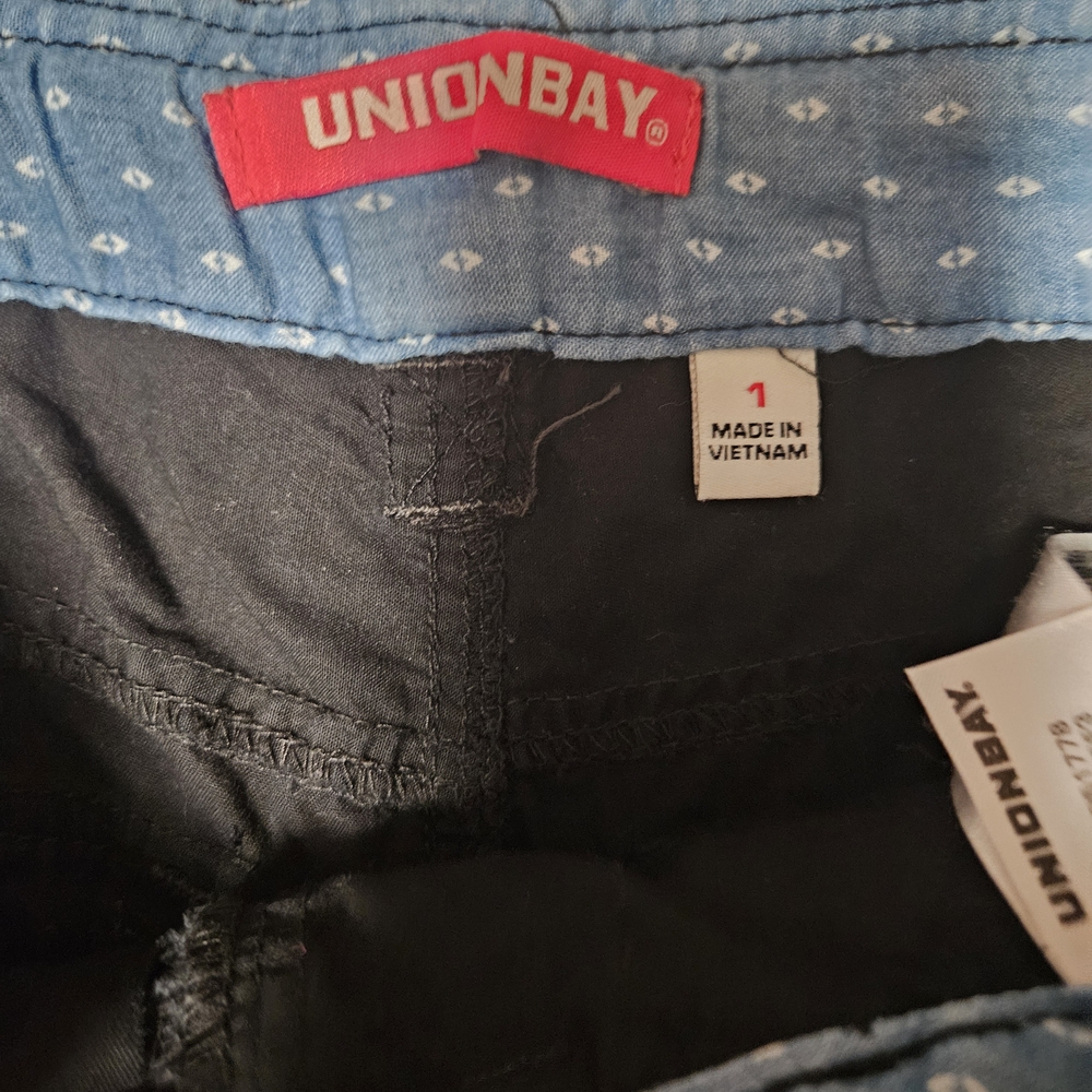 UNIONBAY Black Women's Cargo Shorts - Picture 4 of 8